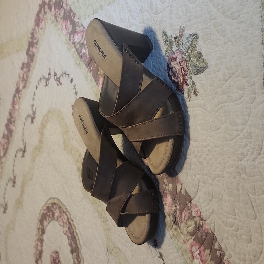 New womens Sonoma sandals size 7